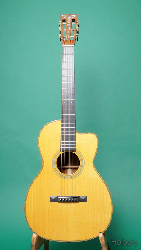 MARTIN OOC-28VS Custom "Italian Alpine / Claro Walnut" FRONT